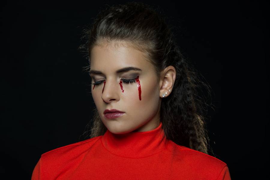Lifestyle Portrait Eleni Magliavacca Blood tears